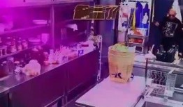 周厨餐厅爆料新闻视频播放,揭秘新闻视频背后的精彩瞬间